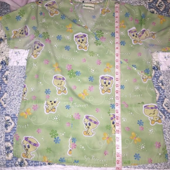 Baby Tweety Bird Pale Green Scrub Top Medium Looney Tunes Nurse Medical - Picture 5 of 8